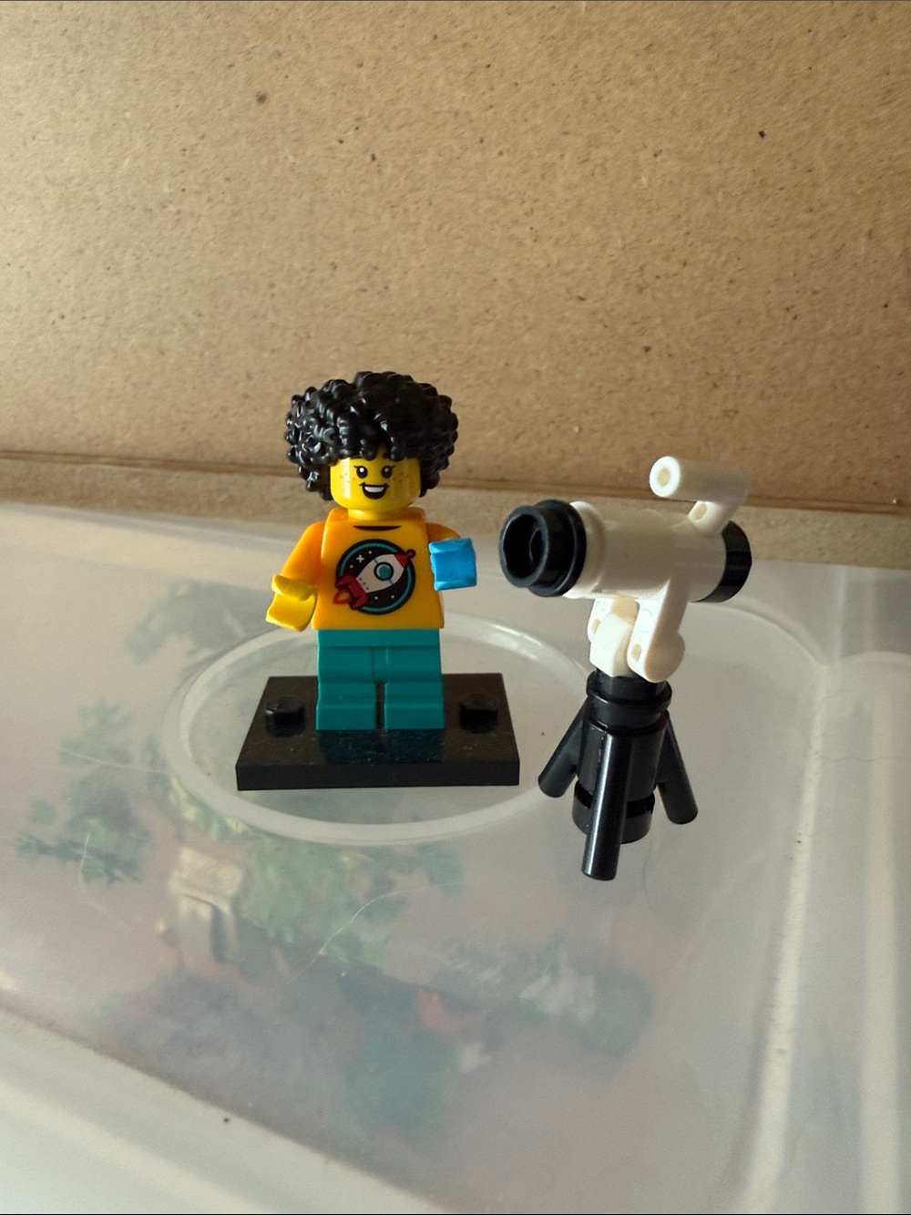 Lego Minifigures Series 27- Astronomer Kid